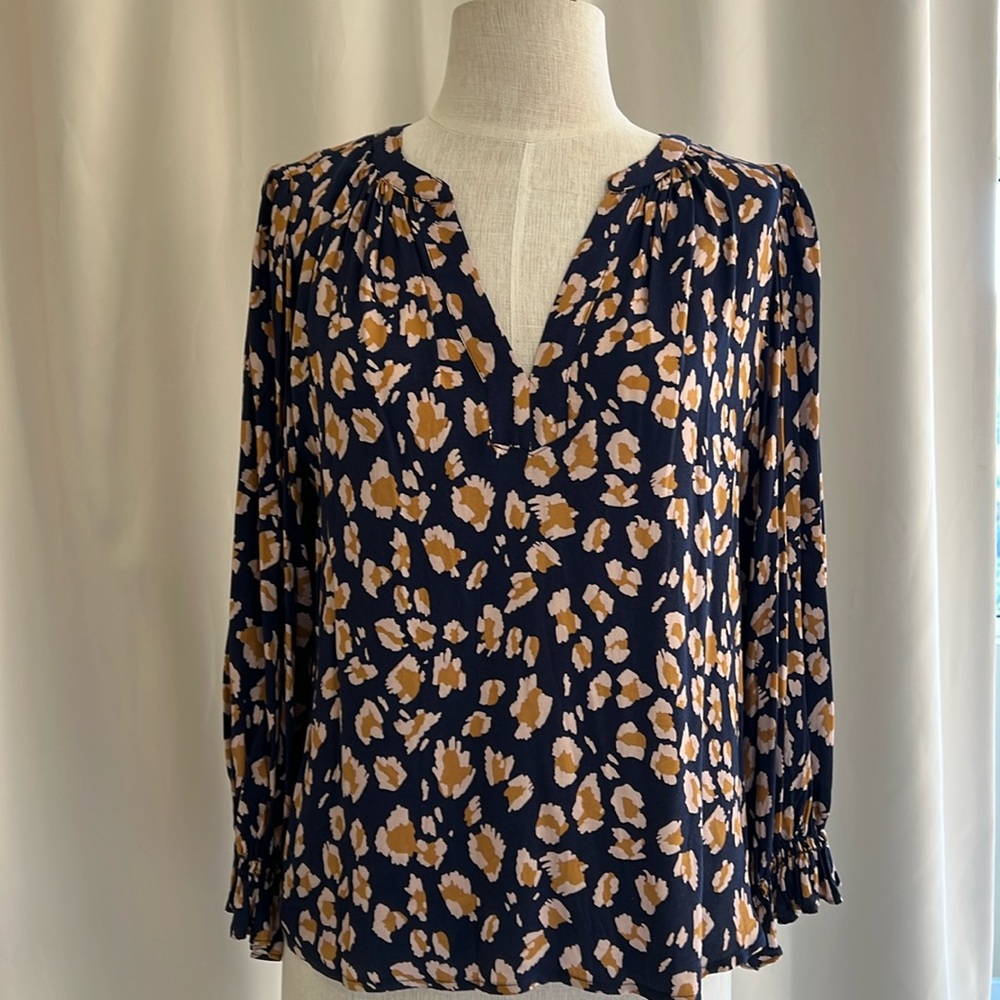 Like new! Velvet brand 3/4 sleeve blouse size Smalll